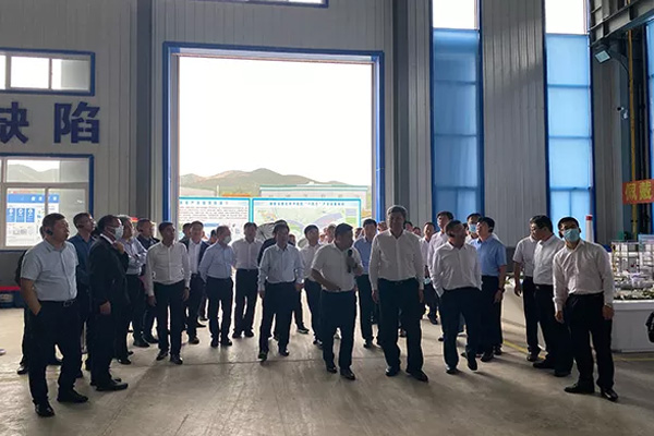 內(nèi)蒙古自治區(qū)黨委常委、通遼市委書記孟憲東攜考察團(tuán)到一諾環(huán)境考察指導(dǎo)